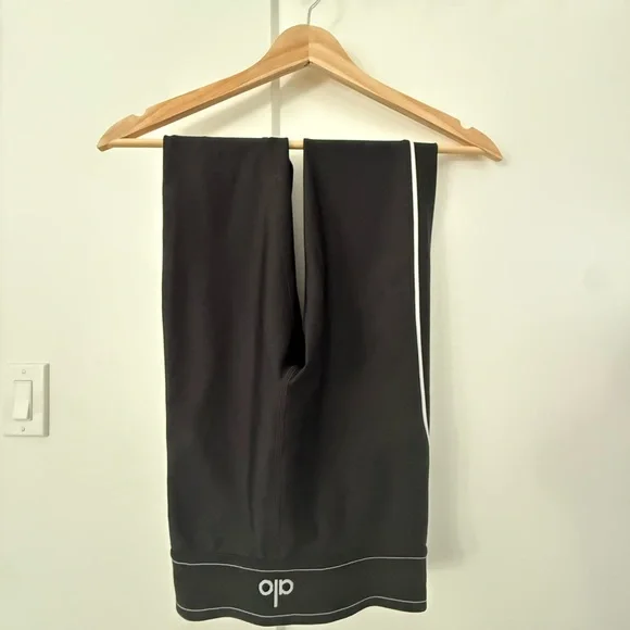 ALO Yoga Black and White Athletic Pants - Picture 2 of 8